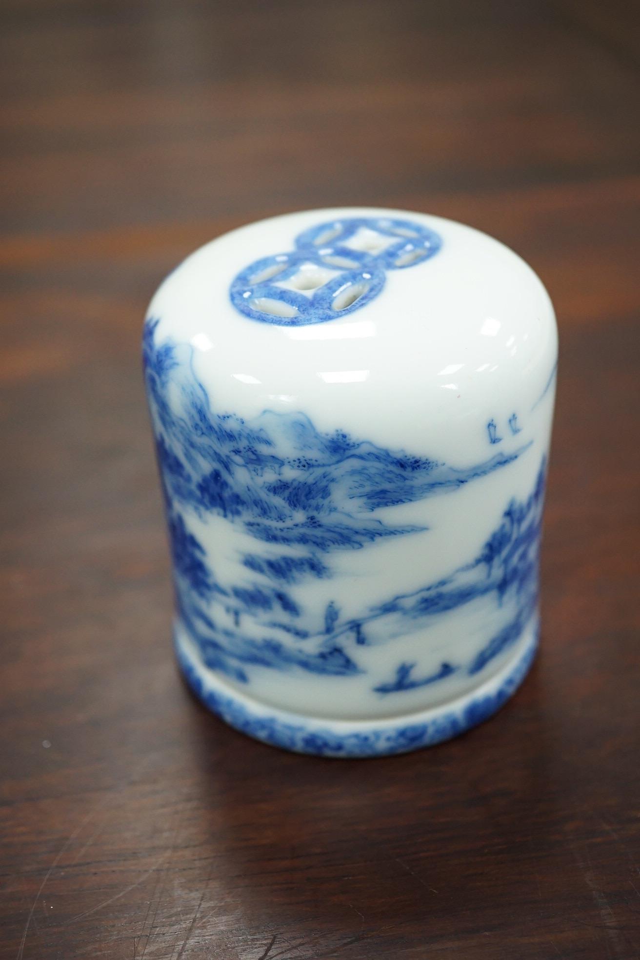 A Chinese blue and white container, Yongzheng seal mark, Republic period